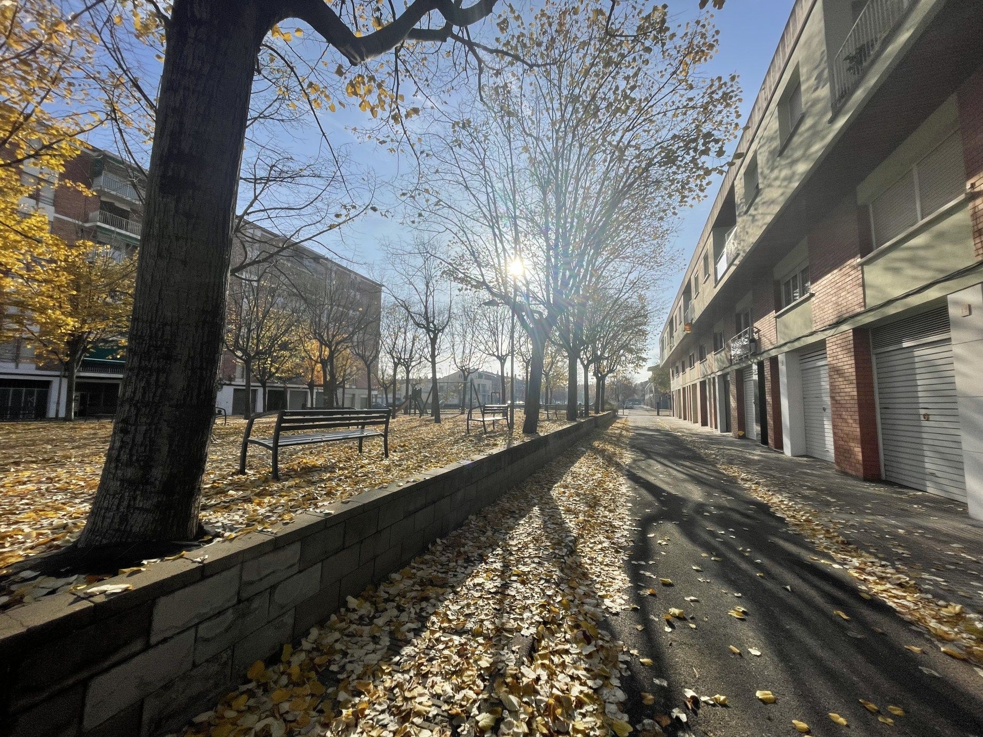 Vista exterior de Casa adosada en venda en Salt amb Calefacció, Terrassa i Traster