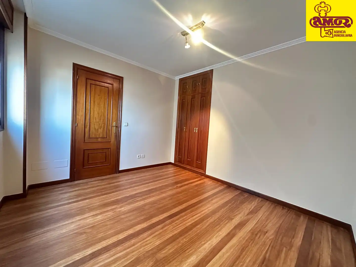 Habitación de Piso en venta en Santiago de Compostela  con Calefacción, Terraza y Trastero