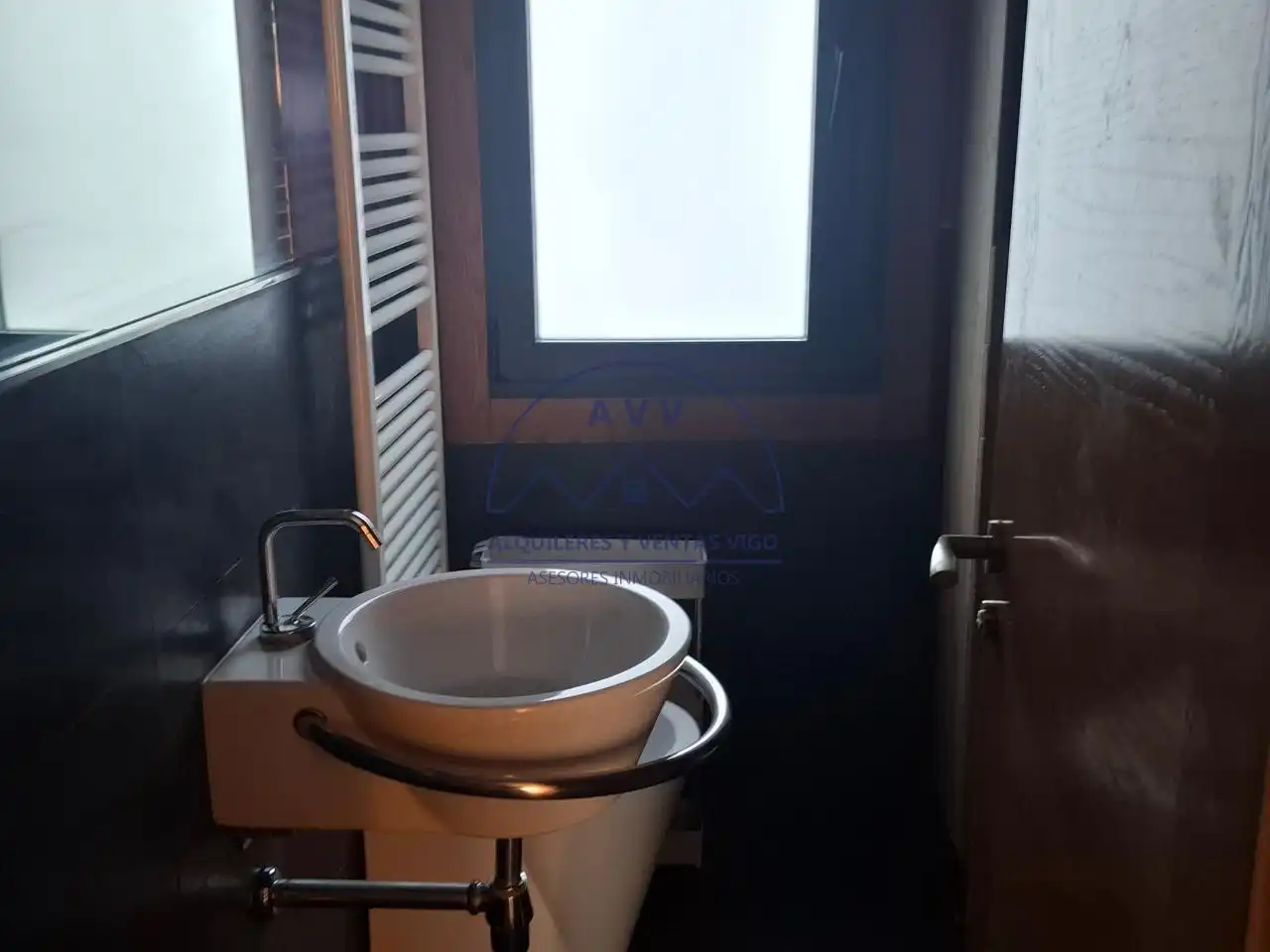 Baño de Apartamento de alquiler en Vigo  con Aire acondicionado, Calefacción y Parquet