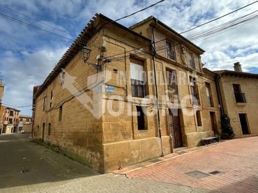Casa con balcón en venta en Calle San Vítores 8