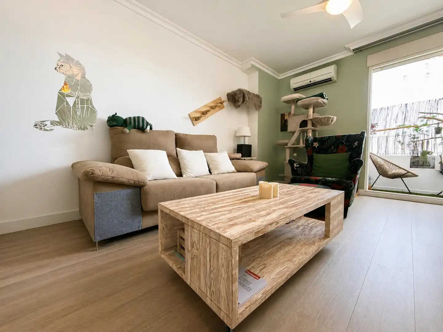 Living room of Flat for sale in La Pobla de Vallbona  with Air Conditioner, Furnished and Oven