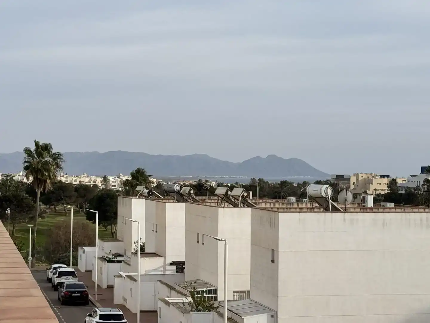 Vista exterior de Pis en venda en  Almería Capital amb Aire condicionat, Piscina i Balcó