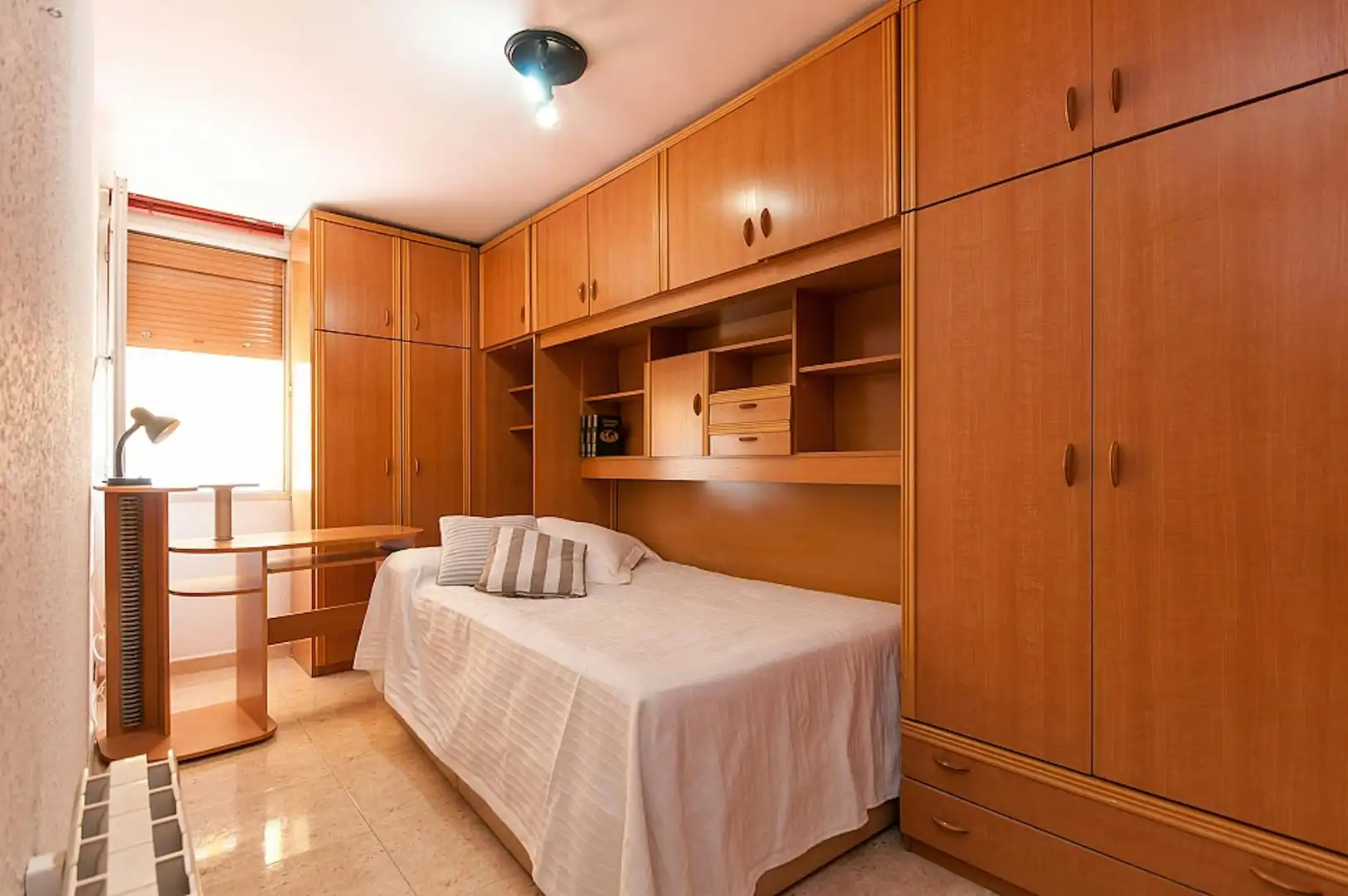 Bedroom of Flat for share in L'Hospitalet de Llobregat  with Heating, Furnished and Washing machine