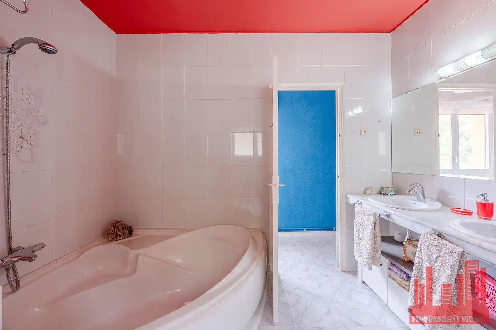 Baño de Casa o chalet en venta en Vallirana con Aire acondicionado, Calefacción y Piscina