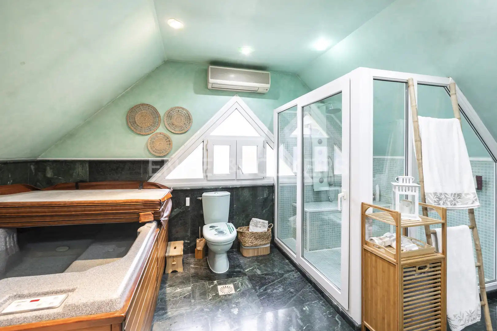 Baño de Casa o chalet en venta en Madrid con Aire acondicionado, Calefacción y Jardín privado