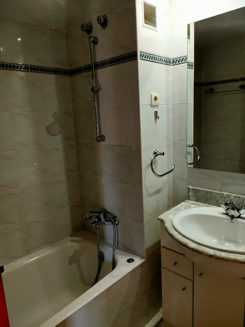 Baño de Ático de alquiler en Sant Cugat del Vallès con Calefacción, Parquet y Terraza