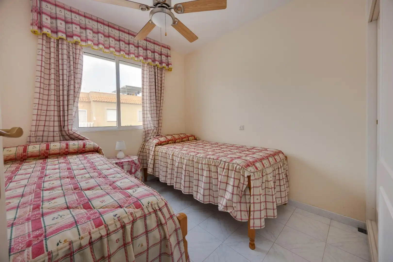 Dormitori de Casa o xalet en venda en Torrevieja amb Aire condicionat, Jardí privat i Terrassa