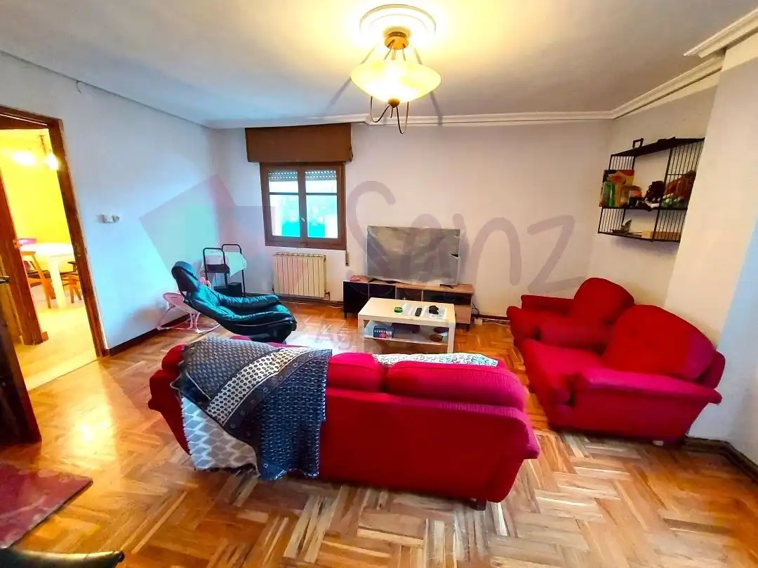Sala de estar de Casa o chalet en venta en Hervías con Terraza, Trastero y Balcón