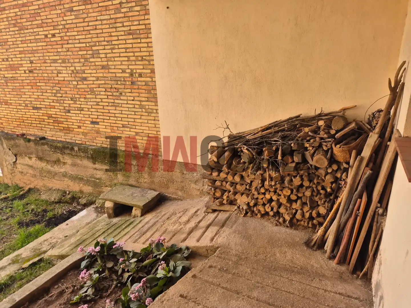 Vista exterior de Casa adosada en venda en Prats de Lluçanès amb Calefacció, Jardí privat i Terrassa