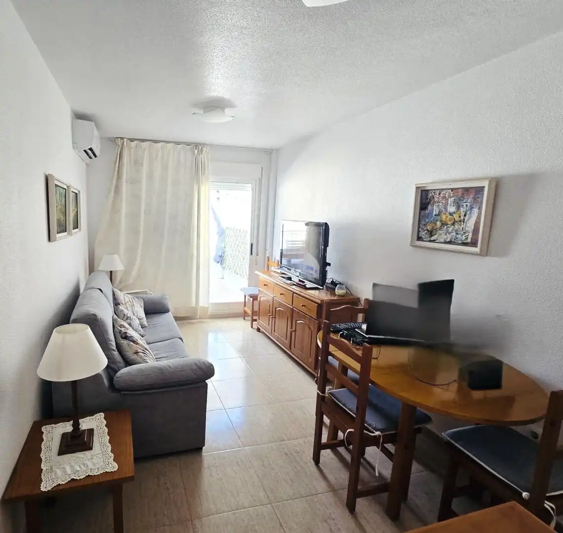 Wohnzimmer von Wohnung zum Verkauf in Torrevieja mit Klimaanlage, Heizung und Privatgarten