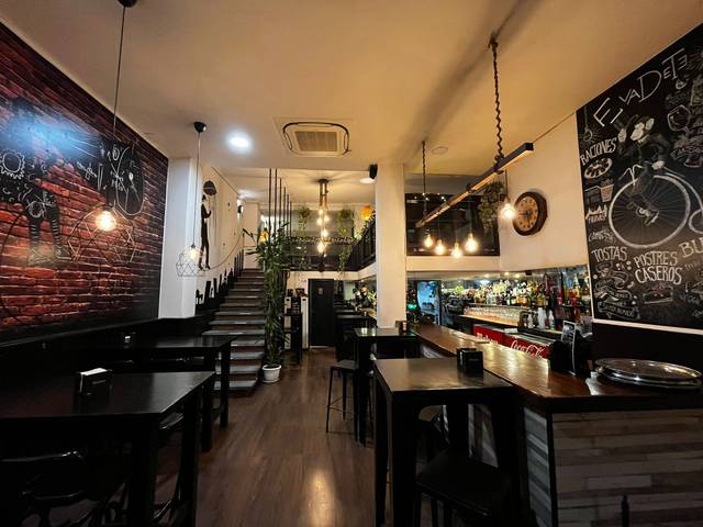 Local comercial en Alquiler en Calle Alfolí, 11 en Centro - Manguilla