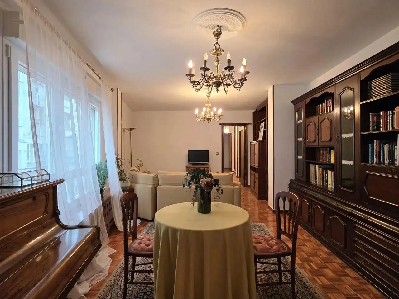 Sala de estar de Piso de alquiler en Oviedo  con Calefacción y Amueblado
