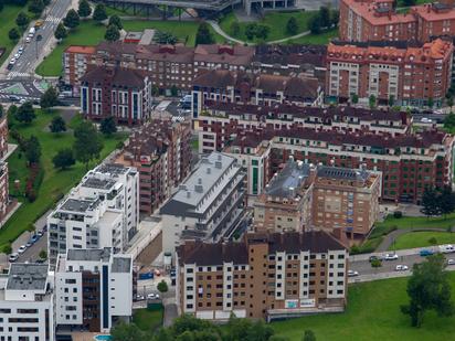 Außenansicht von Wohnung zum verkauf in Oviedo  mit Terrasse