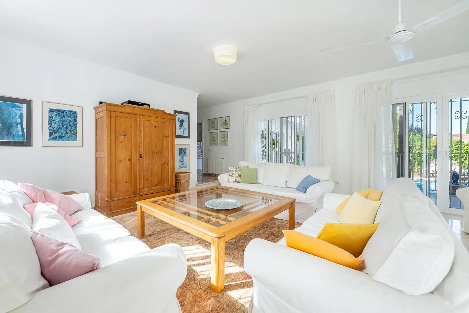 Sala d'estar de Casa o xalet en venda en Alhaurín El Grande amb Aire condicionat, Calefacció i Jardí privat
