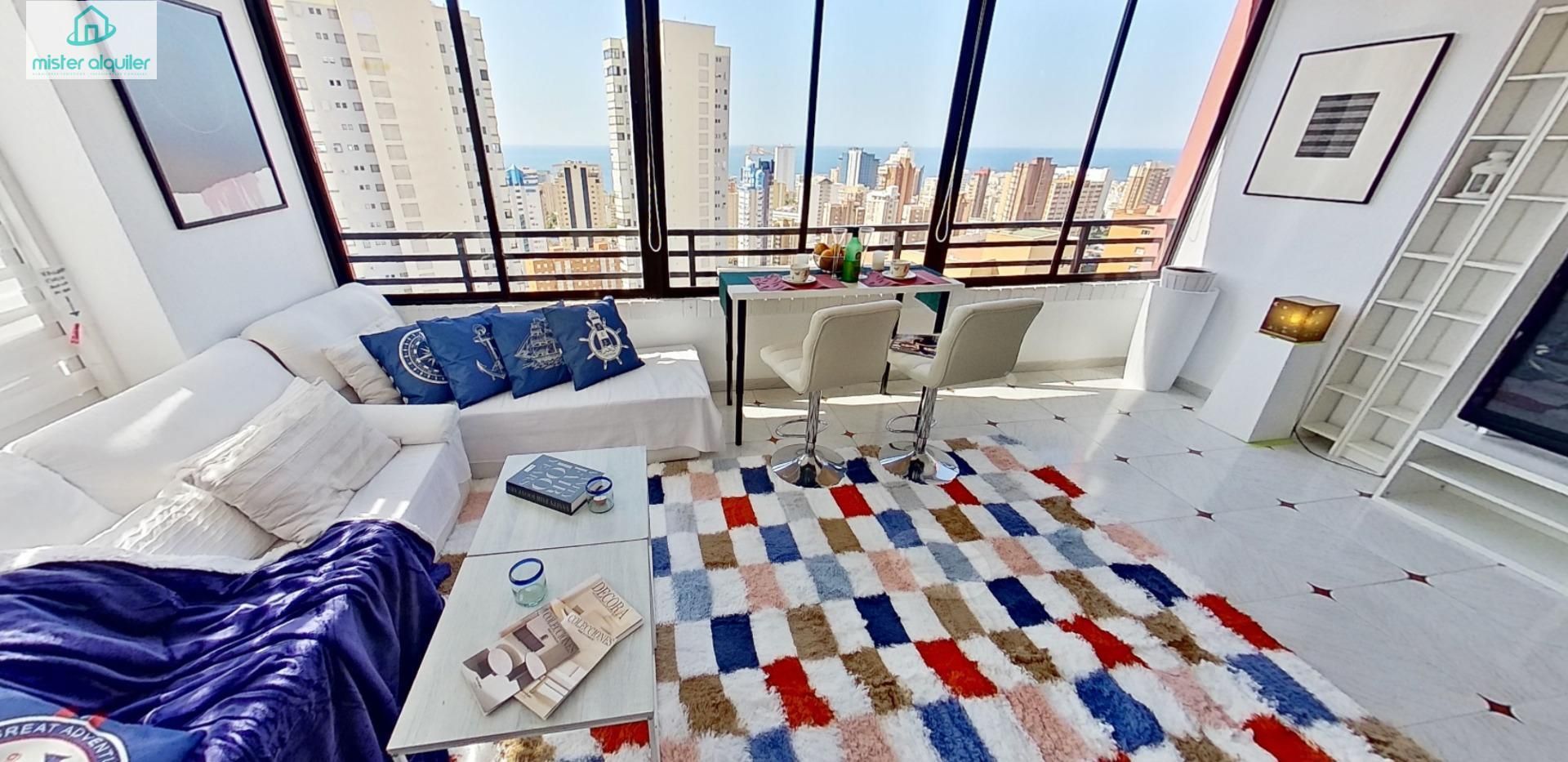 Sala d'estar de Apartament de lloguer en Benidorm amb Aire condicionat, Calefacció i Jardí privat