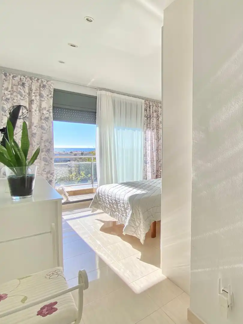 Schlafzimmer von Einfamilien-Reihenhaus zum Verkauf in El Vendrell mit Klimaanlage, Heizung und Terrasse