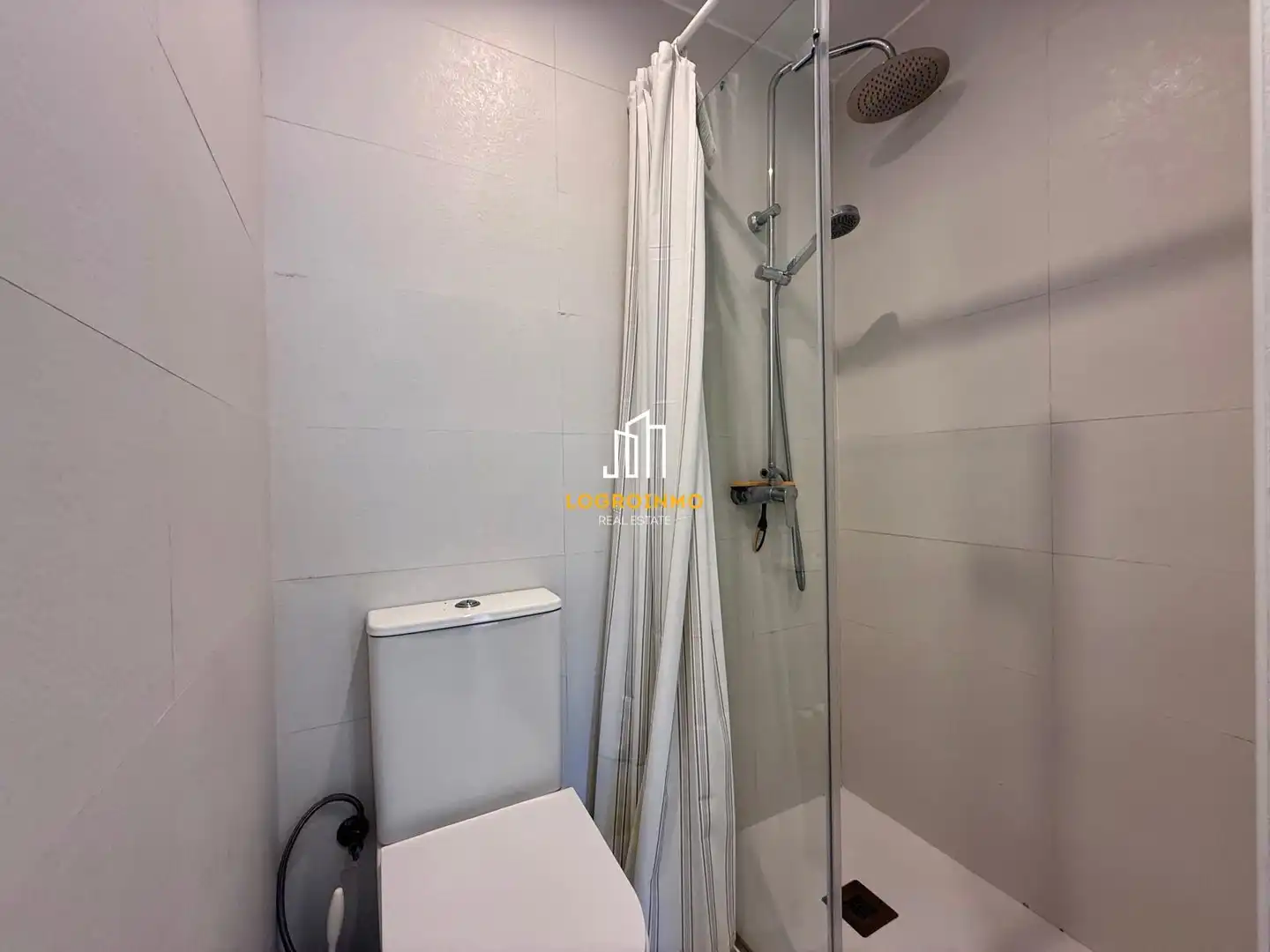 Baño de Piso de alquiler en  Logroño con Calefacción y Balcón