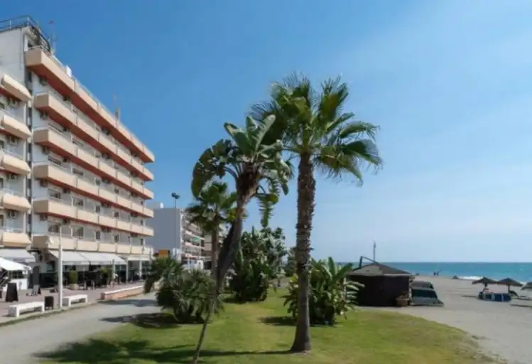 Inmuebles singulares con ascensor en venta en Avenida del Mediterráneo 148, imagen 2
