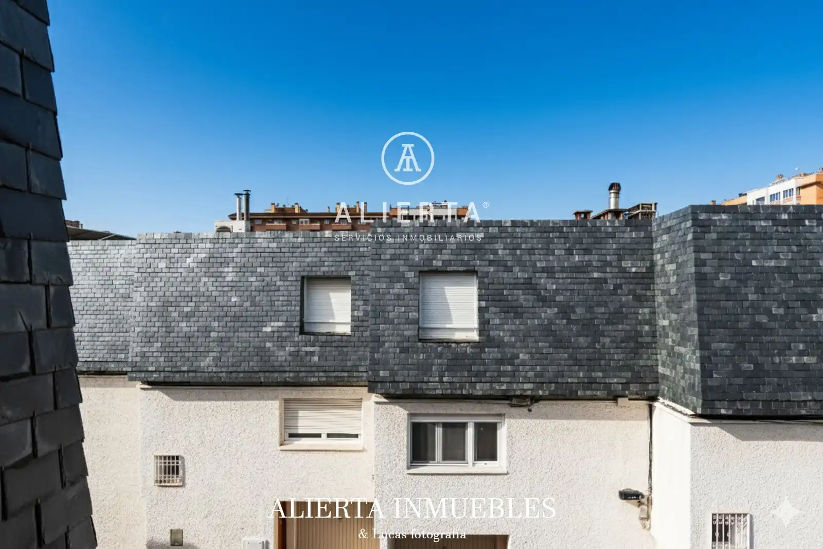 Vista exterior de Casa o chalet en venta en Zaragoza con Calefacción y Trastero