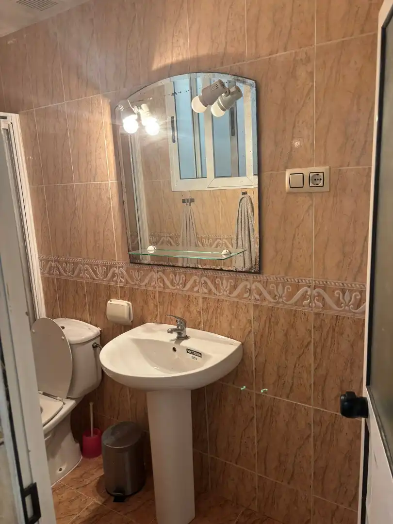 Badezimmer von Wohnung zum Verkauf in Sagunto / Sagunt mit Möbliert und Waschmaschine