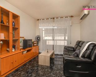 Living room of Flat to rent in  Granada Capital  with Air Conditioner, Heating and Terrace