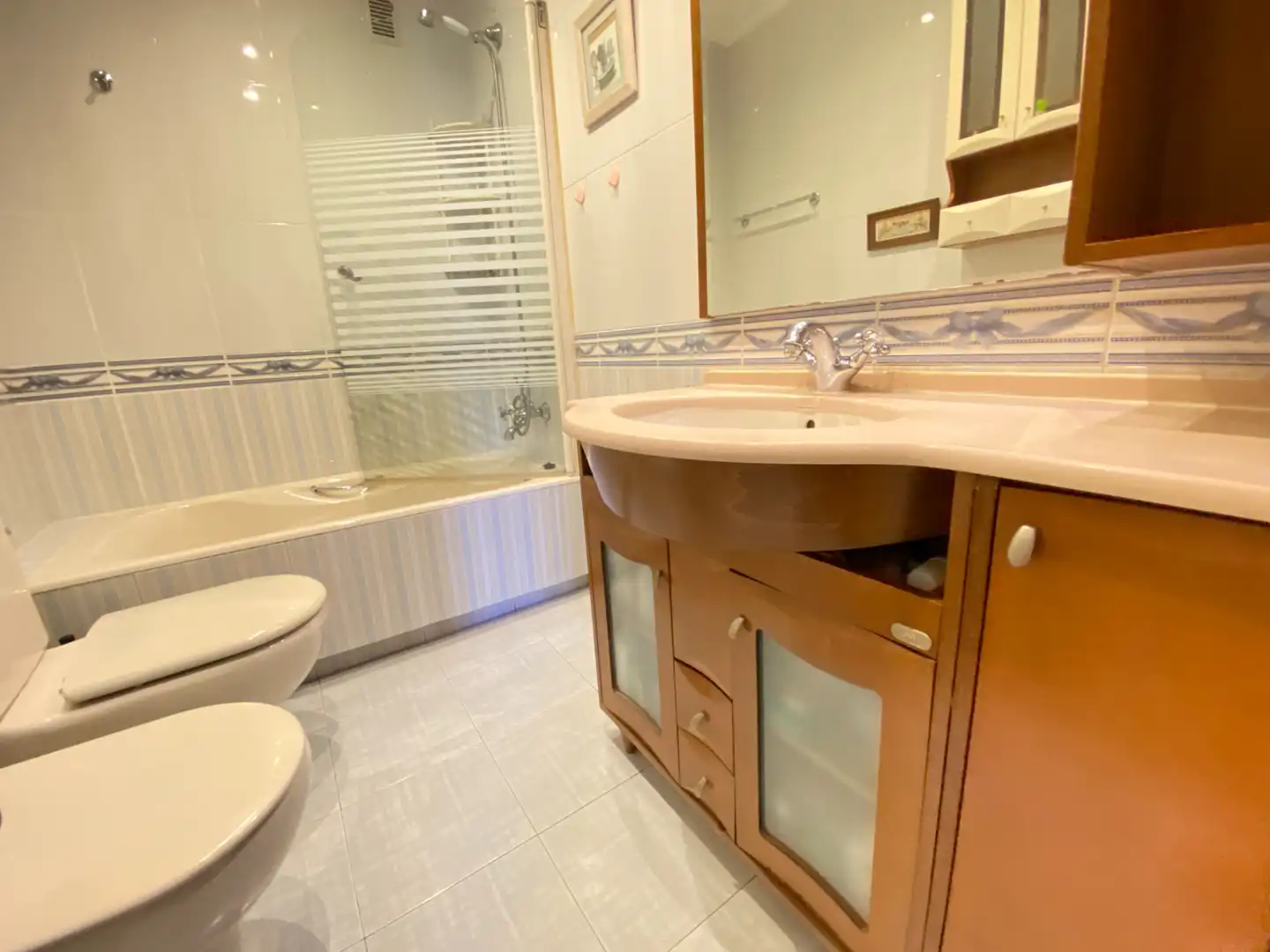 Baño de Piso de alquiler en Bilbao  con Calefacción, Terraza y Amueblado