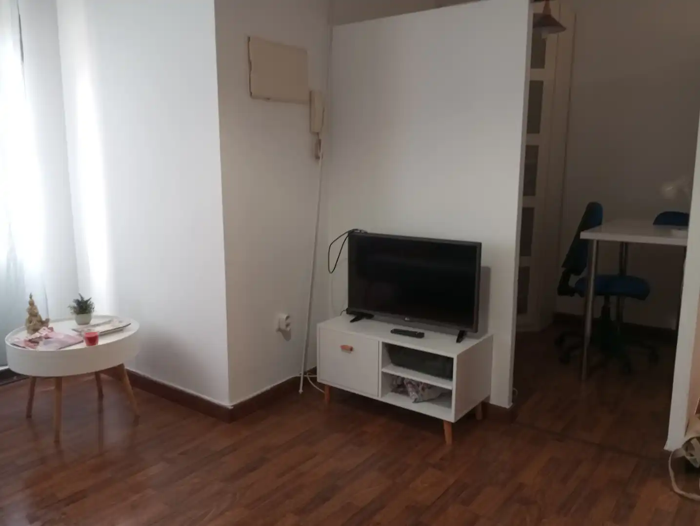 Sala de estar de Apartamento en venta en Vigo  con Parquet, Amueblado y Lavadora