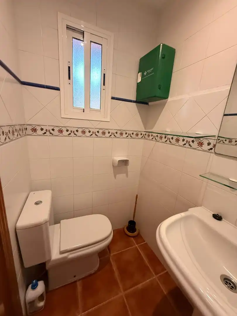 Bany de Casa o xalet en venda en Algeciras amb Balcó i Piscina comunitària