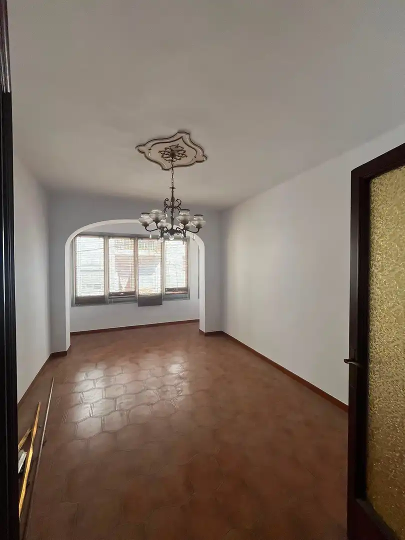 Esszimmer von Einfamilien-Reihenhaus zum Verkauf in Salt mit Heizung und Terrasse