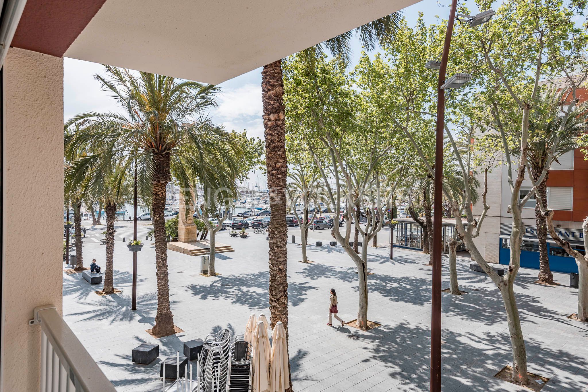 Exterior view of Apartment for sale in Vilanova i la Geltrú  with Air Conditioner, Heating and Parquet flooring