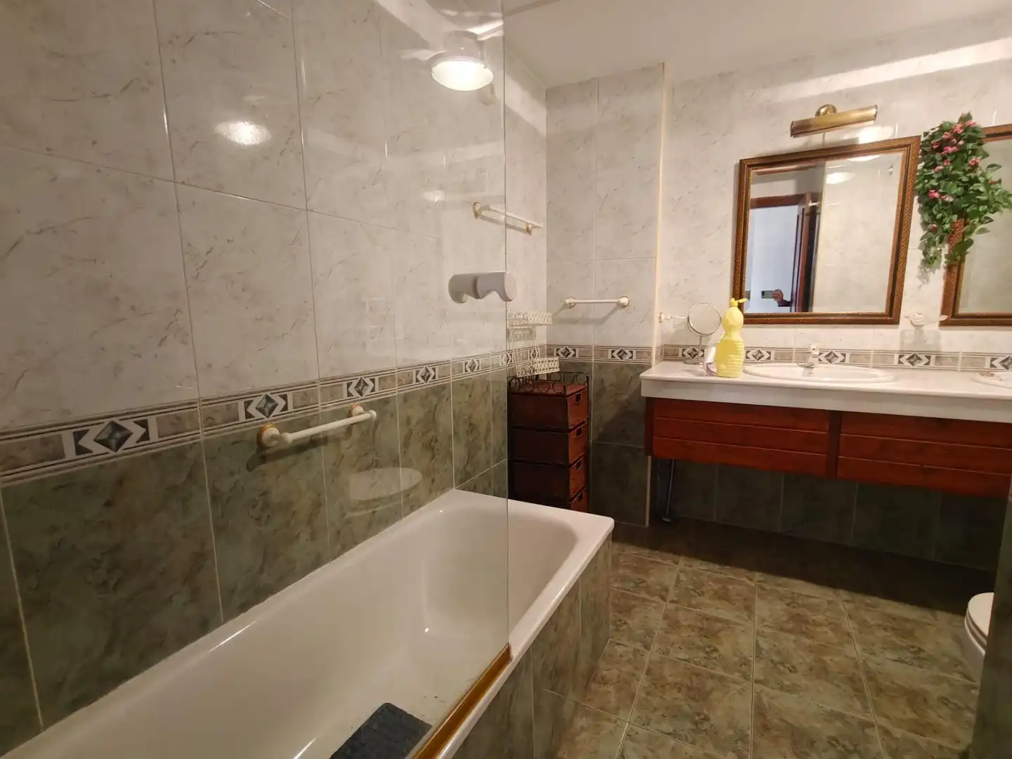 Baño de Ático de alquiler en Benalmádena con Aire acondicionado, Jardín privado y Amueblado