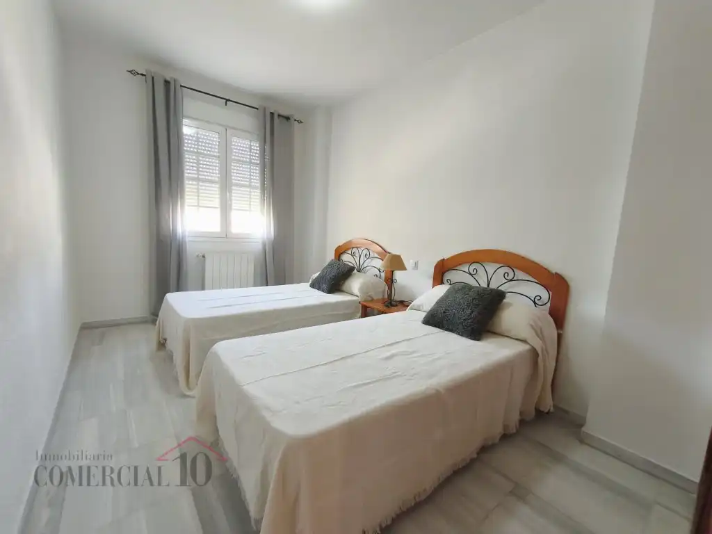 Schlafzimmer von Wohnungen zur Miete in Badajoz mit Möbliert und Balkon
