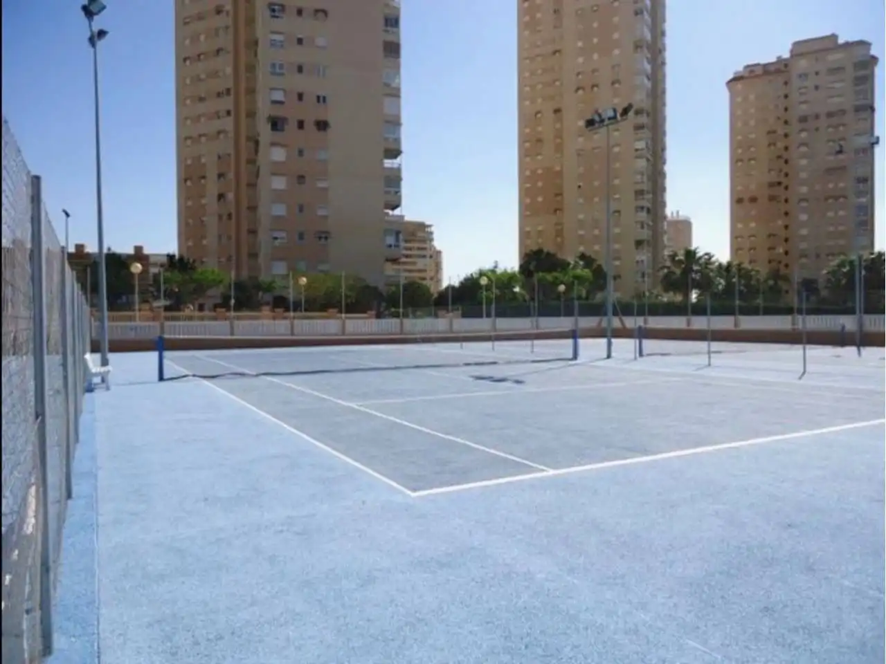 Aparcament de Pis en venda en El Campello amb Terrassa, Balcó i Piscina comunitària