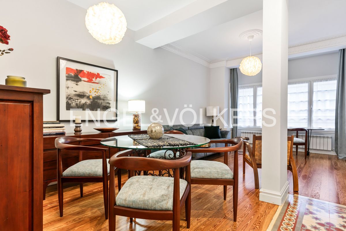 Menjador de Apartament en venda en Gijón  amb Calefacció i Moblat