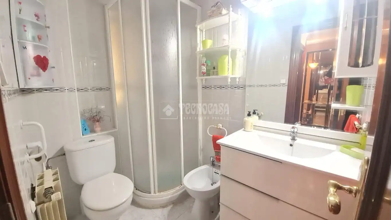 Bathroom of Flat for sale in Zaragoza  with Heating and Terrace