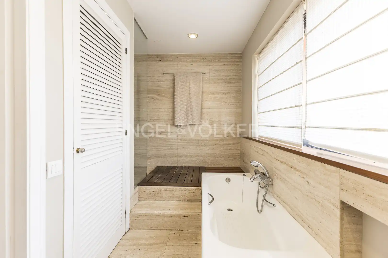 Bathroom of Houses for rent in Barcelona  with Air Conditioner, Heating and Private garden