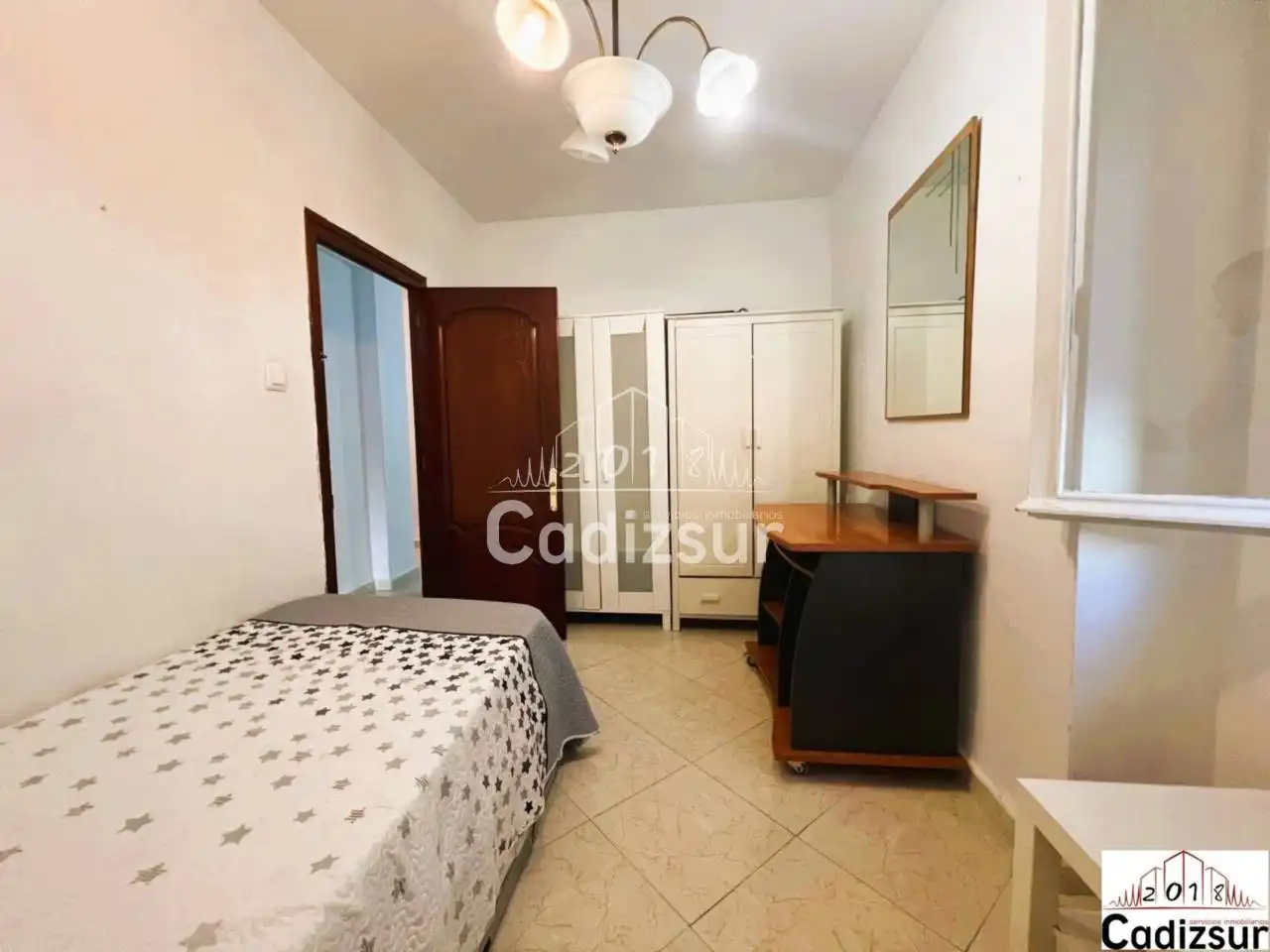Habitación de Piso en venta en Cádiz con Terraza y Alarma