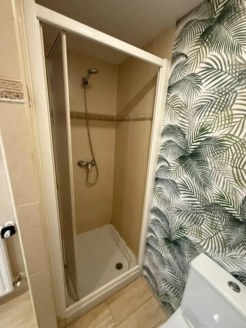 Bathroom of Apartments for share in Las Castañeras - Bulevar