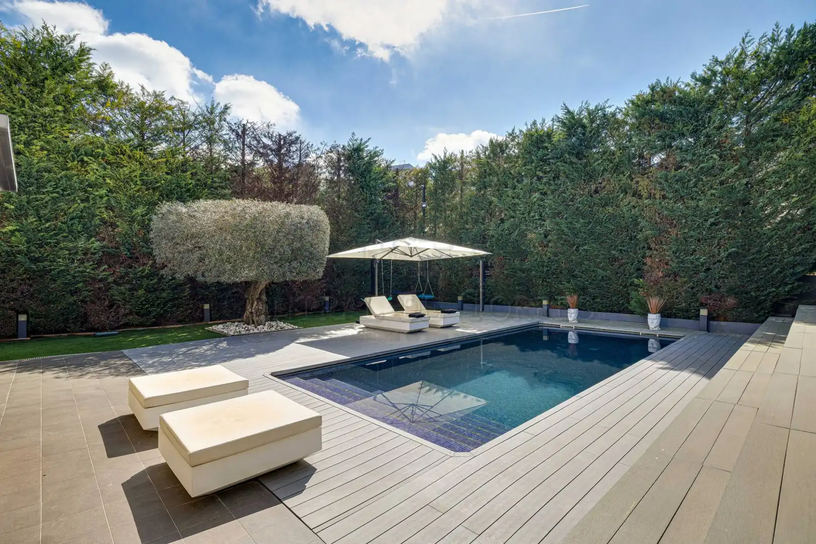 Piscina de Casa o xalet en venda en Sant Cugat del Vallès amb Aire condicionat, Calefacció i Jardí privat