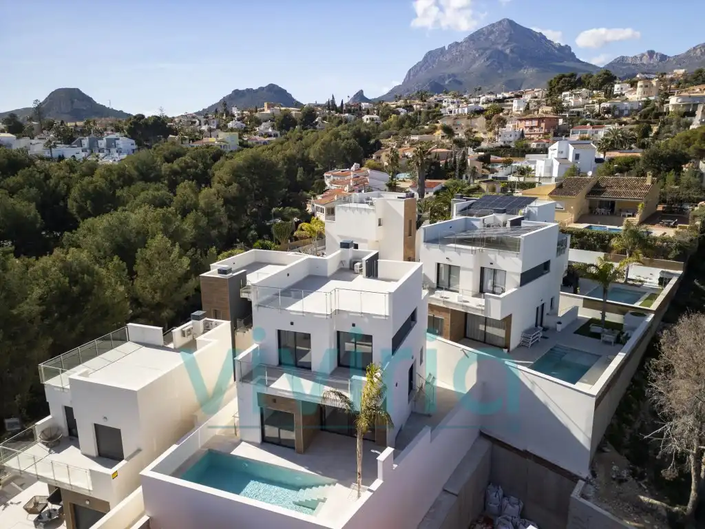 Vista exterior de Casa o xalet en venda en La Nucia amb Jardí privat