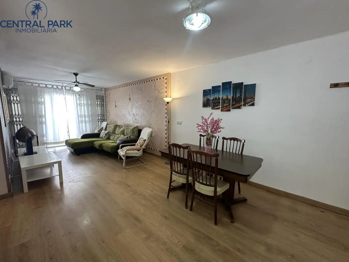 Sala d'estar de Apartament en venda en Salou amb Aire condicionat, Terrassa i Moblat