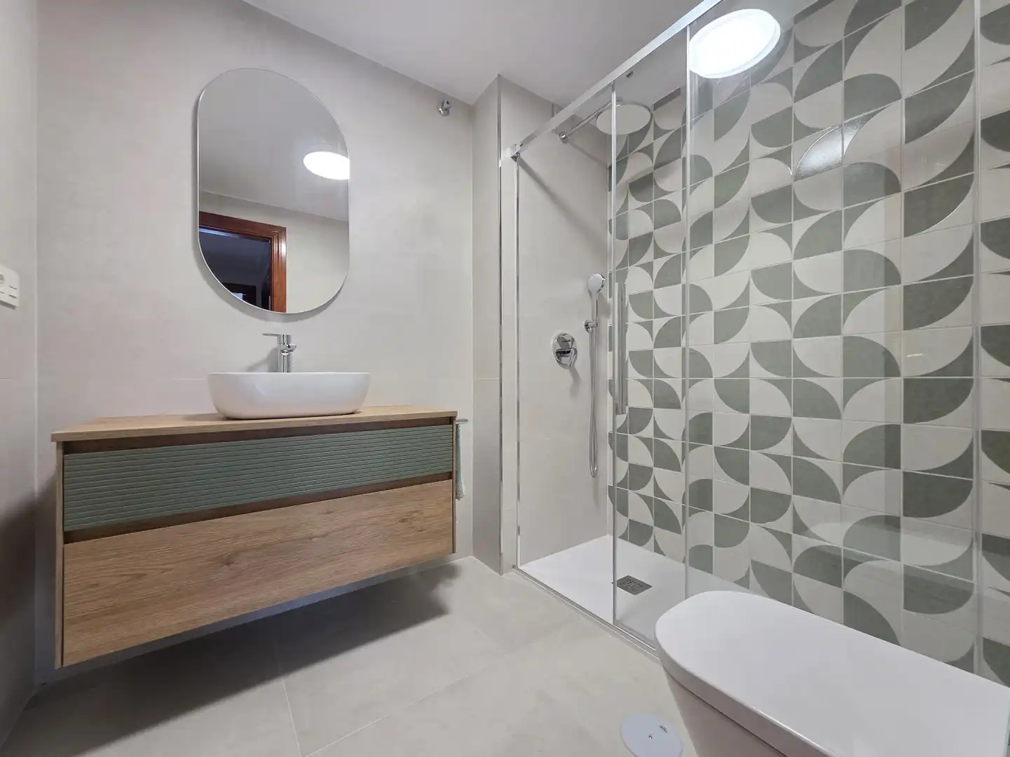 Bathroom of Flat for rent in Siero  with Heating, Parquet flooring and Terrace
