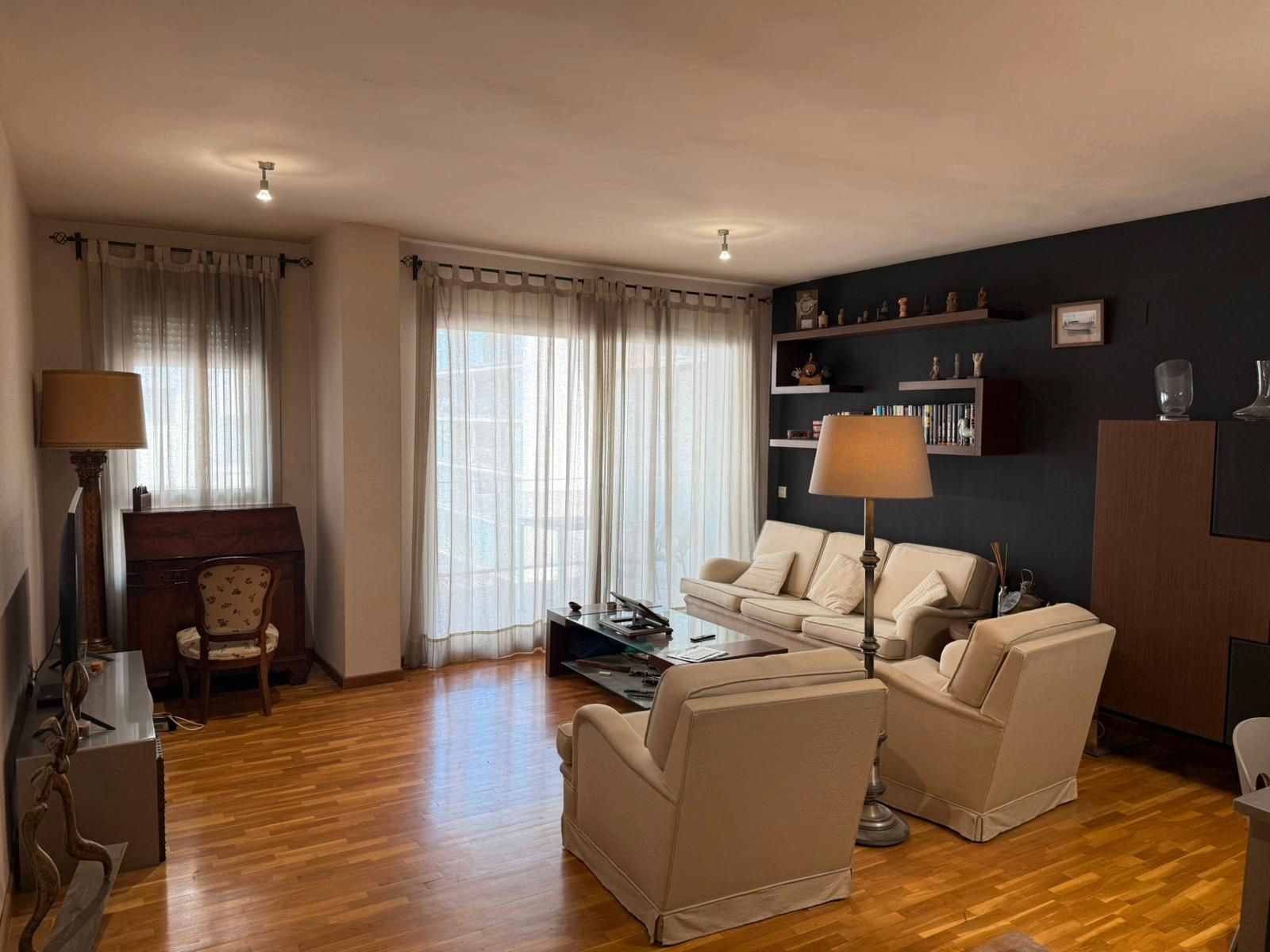 Sala d'estar de Pis en venda en Paterna amb Aire condicionat, Traster i Forn