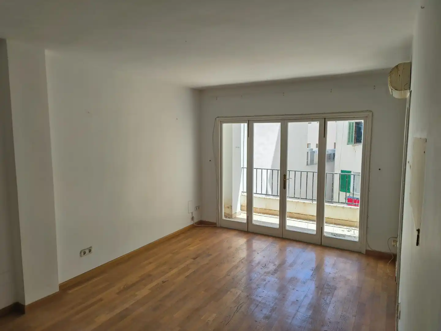 Flat with lift for sale in Passatge Particular de Santa Catalina de Sena 11, imagen 3