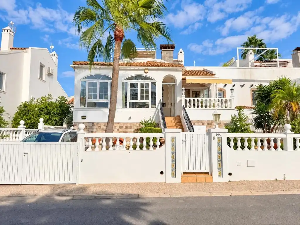 Casa con terraza en venta en calle canal de la mancha, imagen 2