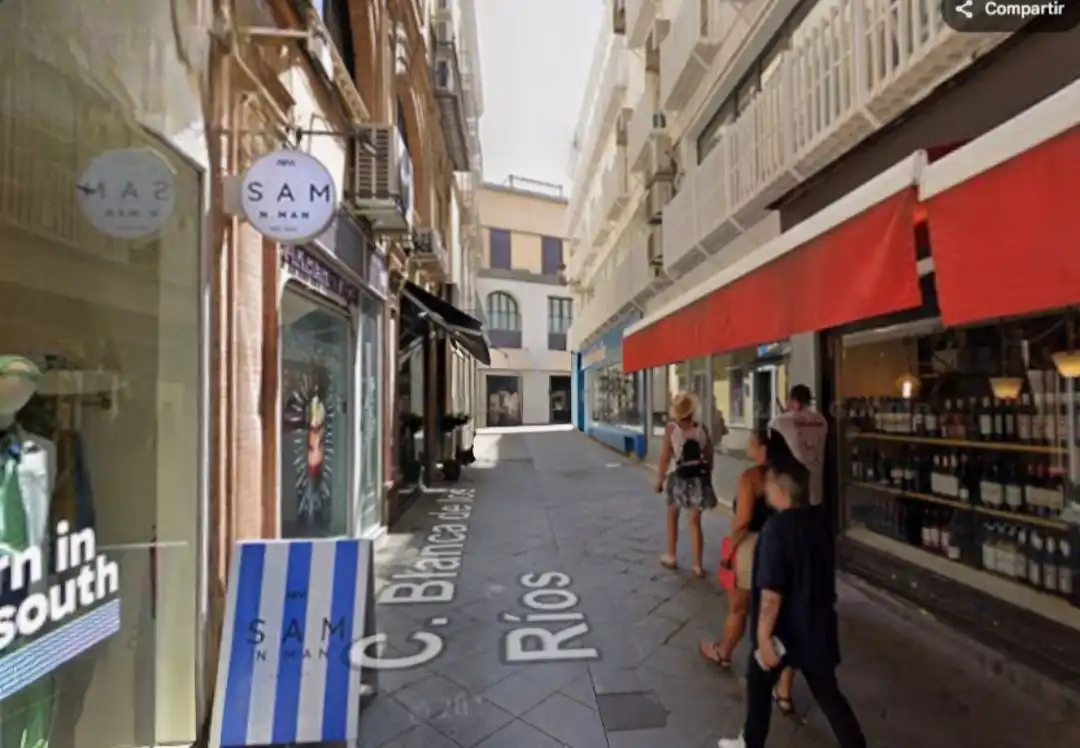 Exterior view of Premises for rent in  Sevilla Capital  with Air Conditioner