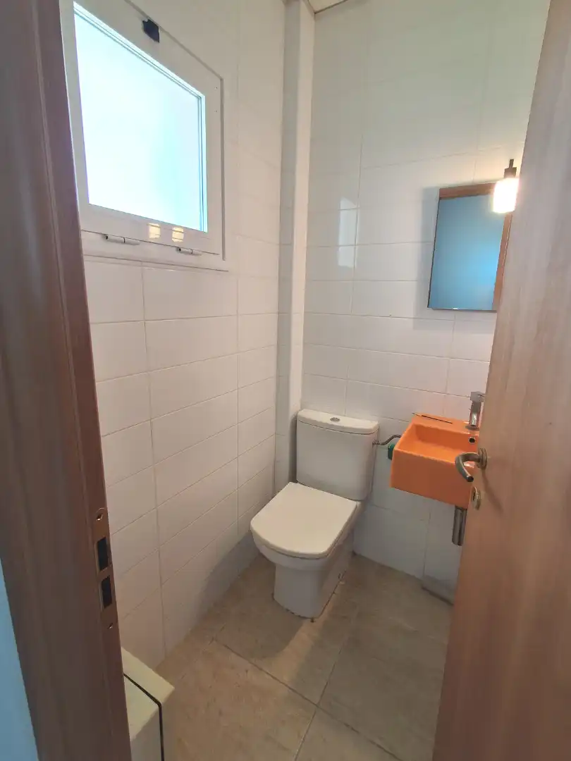 Badezimmer von Geschaftsraum zum Verkauf in Mont-roig del Camp mit Klimaanlage