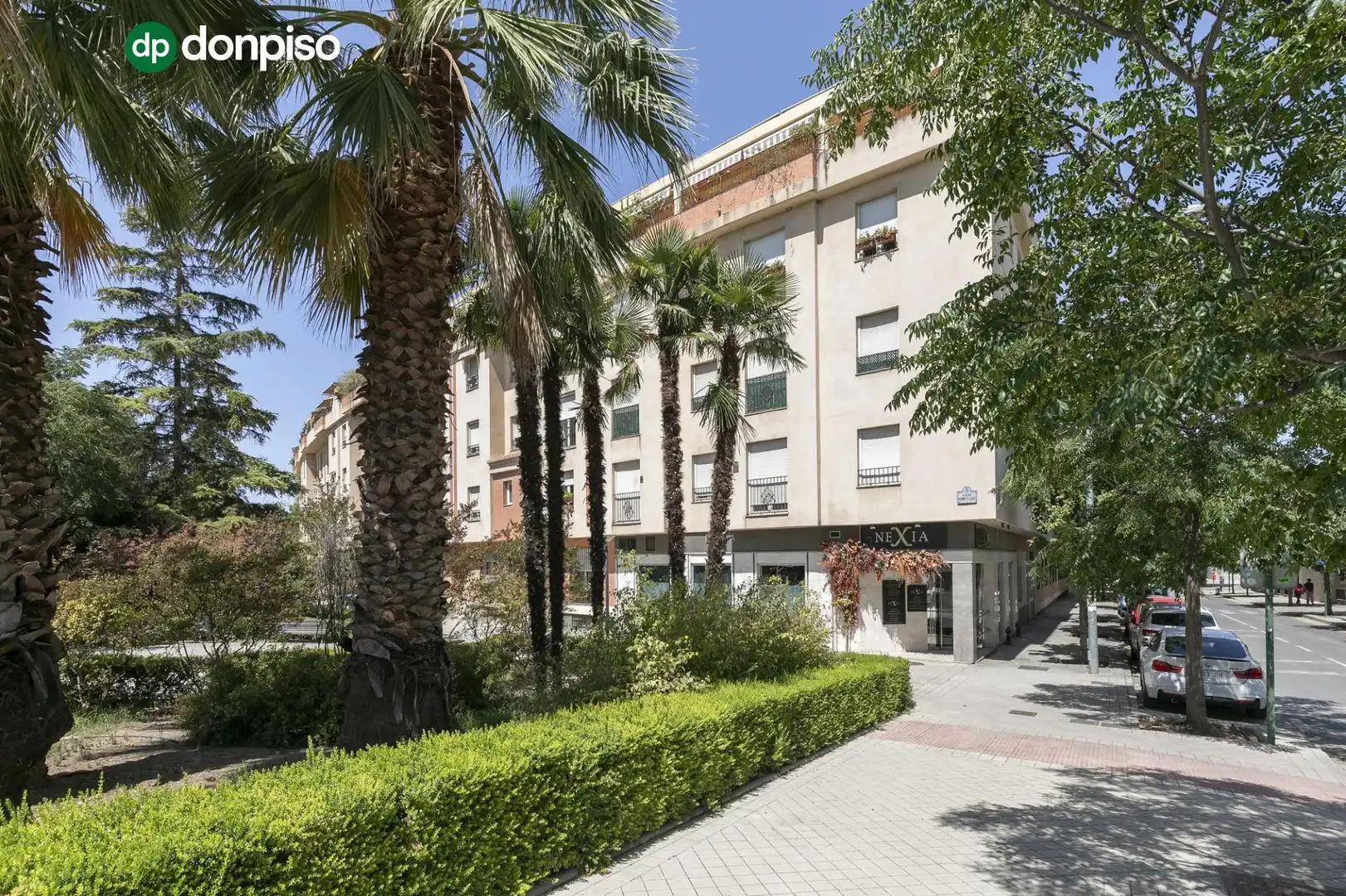 Vista exterior de Apartament en venda en Granada amb Piscina comunitària