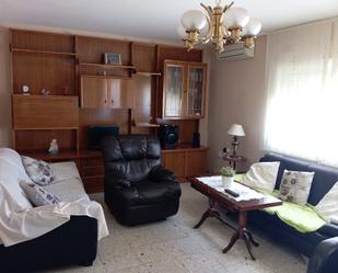 Sala d'estar de Pis en venda en Lillo amb Calefacció, Parquet i Moblat