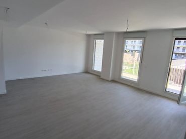 Flat with pool for sale in Calle Mencía Calderón